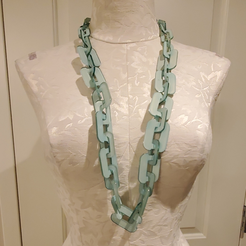 Costume links necklace